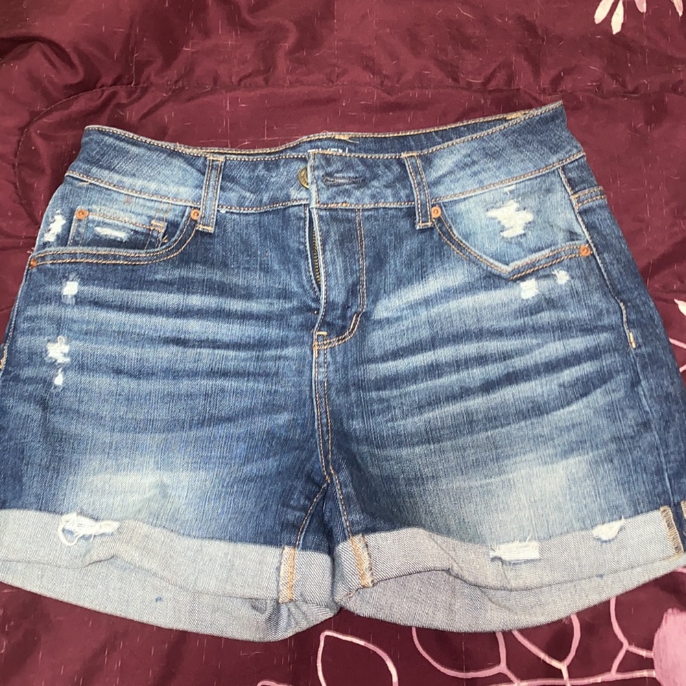 Mid Rise Stretchy Shorts Size 6 (8)